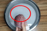 Thịt lợn rửa bằng nước lã và muối chưa đủ: Thêm 1 thứ này thịt nhả sạch độc tố, mềm thơm