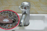 Đặt một nắm muối ăn trong phòng tắm, làm theo cách này, tiết kiệm cả tiền triệu chứ không đùa
