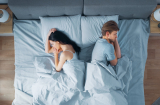 Vì sao các cặp vợ chồng chạm ngưỡng tuổi 50 thường tách ra ngủ riêng?