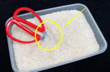 Cắm kéo vào thùng gạo: Mẹo hay mang lại nhiều công dụng, nhà ai chưa biết quá phí