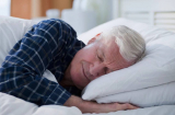 Vì sao các cặp vợ chồng cứ đến tuổi 50 lại thường tách ra ngủ riêng?