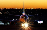 Tại sao phi công và tiếp viên hàng không thường thích bay đêm? Họ được hưởng quyền lợi gì?