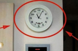 Tại sao không nên treo đồng hồ đối diện cửa chính? Chuyên gia phong thủy hé lộ điều bất ngờ