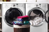 Giặt quần áo bằng nước nóng hay nước lạnh sạch hơn? Câu trả lời khiến nhiều người bất ngờ
