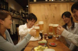 Tại sao người Nhật uống bia rất nhiều nhưng không có bụng bia?