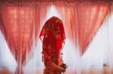 Vì sao cô dâu thời xưa phải đội khăn trùm đầu đỏ, không được lỡ giờ đẹp vào nhà chồng?