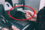 Rút hết tiền trong thẻ ngân hàng xong nên khóa thẻ hay để nguyên sẽ an toàn hơn?
