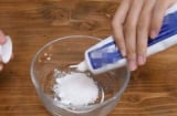 Trộn kem đánh răng với muối mang lại nhiều lợi ích bất ngờ, tiếc là ít người biết