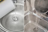 Đổ nước nóng xuống bồn rửa bát, tưởng tốt hóa ra có 2 mối nguy hiểm lớn, nhiều người chưa biết điều này