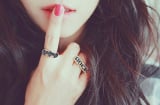 Khi bất lực vẫn có thể mỉm cười lạc quan, im lặng thì đó lại là một cảnh giới
