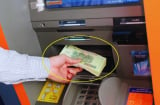 Cách rút hết sạch tiền trong thẻ ATM, không bị 'ngậm' tiền trong tài khoản