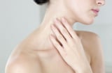 Mẹo khắc phục da cổ sạm đen giúp da căng bóng, mịn màng