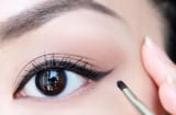 Ghim ngay tuyệt chiêu kẻ eyeliner cho đôi mắt sụp mí thêm to, sắc nét và cuốn hút.