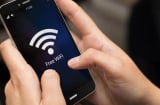 Điện thoại có 1 nút dễ tìm, nhấn vào là bắt Wifi vèo vèo, không cần hỏi mật khẩu