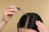 Ghim ngay cách mát-xa da đầu tạm biệt nỗi lo rụng tóc