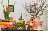 Vì sao người nhà giàu thường đặt bình hoa ở bên trái khi thắp hương?