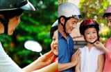 Quy định mới, trẻ nhỏ dưới 6 tuổi có phải đội mũ bảo hiểm xe máy không?