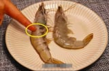 Đi chợ nên chọn tôm thẳng hay tôm cong? Muốn mua tôm tự nhiên phải biết mẹo này