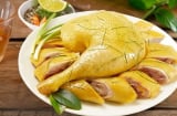 Luộc gà không tanh, da vàng đẹp, thịt ngọt mềm chỉ nhờ mẹo nhỏ này