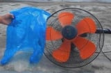Vệ sinh quạt sạch bóng chỉ với một chiếc túi nilon, không cần tháo khung