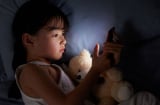 Đừng xem điện thoại di động là 'thảm họa' – Cách duy nhất để cha mẹ hướng dẫn con cái hiệu quả