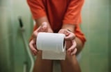 2 dấu hiệu ít người biết khi đi vệ sinh có thể là triệu chứng của 'kẻ giết người thầm lặng'