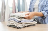 Giặt quần áo vô tình dính giấy vệ sinh đừng lo chỉ cần làm 1 bước là sạch ngay, hiệu quả không ngờ