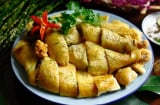 Cách luộc gà ngon, da vàng, thịt ngọt: Đừng luộc gà với nước lã nữa, thử ngay cách này!
