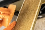 Loại bỏ mỡ 'cứng đầu' trên quạt hút mùi bếp chỉ trong 5 phút với 1 nguyên liệu tự nhiên siêu hiệu quả