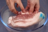 Ngâm thịt vào nước lã vừa lâu vừa nhạt thịt: Đây là cách để thịt rã đông nhanh, bổ dưỡng