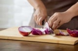 9 mẹo thái hành không cay mắt