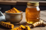 Nghệ mật ong rất tốt nhưng bác sĩ khuyến cáo có 6 nhóm người không nên dùng