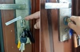 Vì sao trước khi ngủ nên cắm chìa khóa vào cửa? Biết lợi ích, ai cũng muốn làm theo