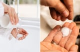 Đem dầu gội và muối trộn với nhau, mẹo hay cả nam và nữ đều cần trong mùa hè này