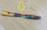 Lấy 2 bàn chải đánh răng cũ buộc vào nhau: Mẹo vặt đơn giản giải quyết rắc rối nhà nào cũng gặp phải