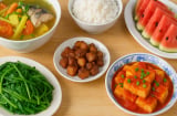 Gợi ý mâm cơm ngày hè mát lành, đủ món chỉ dưới 200 nghìn cho cả nhà 4 người