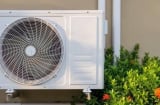 Cục nóng điều hòa kêu ầm ầm như xay lúa? Làm ngay cách này, máy chạy êm ru không cần gọi thợ