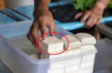 Mua đậu phụ nên chọn miếng “ngoài rìa” hay “ở giữa”? Tưởng dễ mà 90% làm sai