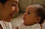 3 hành động nhỏ xíu của trẻ sơ sinh khiến mẹ “tan chảy”: Con đang nói con yêu mẹ đấy