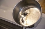 Chảo cháy, nồi khét sạch bong chỉ sau 3 phút với mẹo đơn giản từ nhà bếp