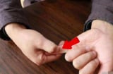 Tổ Tiên nói: ‘Ngón tay út vượt qua 3 tầng, về già chẳng lo cơm ăn áo mặc’, 3 tầng đó là gì?