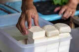 Mua đậu phụ nên chọn miếng 'ngoài rìa' hay 'ở giữa'? 90% người nội trợ đang làm sai cách