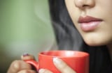 Khi bạn biết được 3 lợi ích tuyệt vời này, bạn sẽ uống ngay 1 cốc nước ấm trước khi đi ngủ