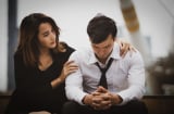 3 thời điểm bạn không nên để người đàn ông của bạn một mình