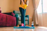 Mẹo lau nhà hết sạch mùi tanh, sạch bóng chỉ trong 5 phút