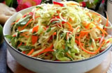 Cách làm dưa bắp cải đơn giản mà ngon, giòn, lại rất đẹp mắt