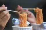 Thứ độc nhất trong mì ăn liền không phải gói gia vị: Chuyên gia tiết lộ cách ăn an toàn và hợp lý