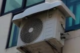 Có nên che dàn nóng điều hòa khi gặp nắng mưa? Thợ điện cảnh báo sai lầm nhiều người mắc phải