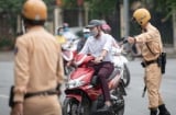 Từ nay, vợ/chồng đi xe của nhau sẽ bị xử phạt nếu quên mang theo thứ quan trọng này