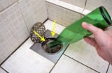 Đổ bia thừa xuống cống: Mẹo đơn giản giúp giải quyết vấn đề nan giải trong mọi gia đình